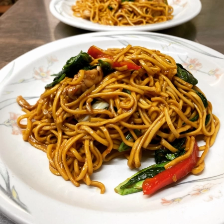 chow mein boonnak Thai restaurant